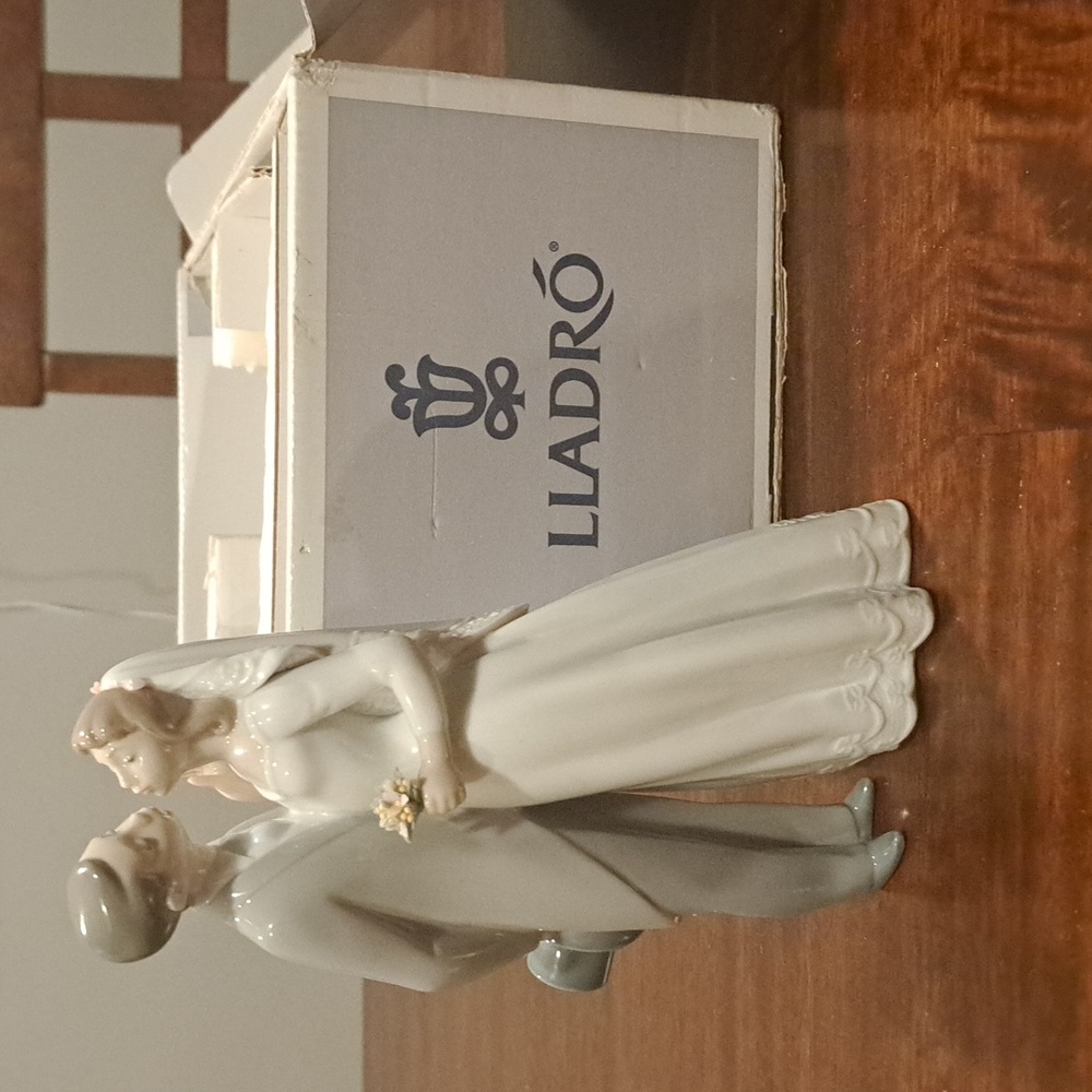 A kiss to remember wedding couple Lladro.